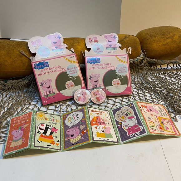 New in Box Peppa Pig Valentines with Magnets 16 + 8 count - Picture 1 of 2